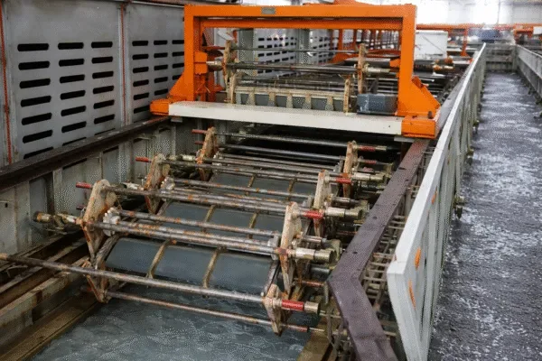 Stamped parts in vibratory finishing machine